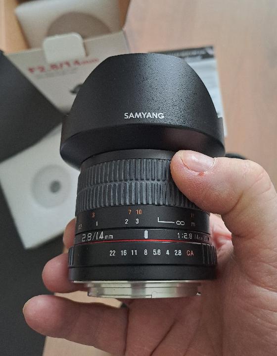 objectif Samyang 14mm F/2.8 monture Canon EF