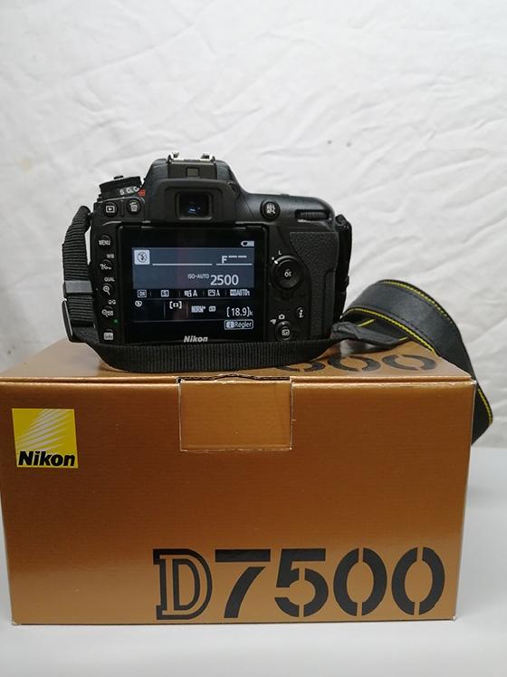 NIKON D7500