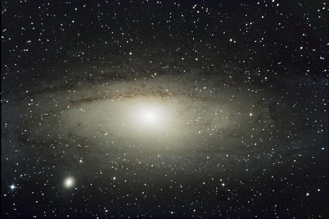 M31 apn 1000d defiltré newton 200/1000