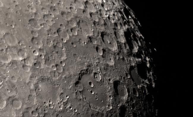 Région Sud lunaire : Clavius