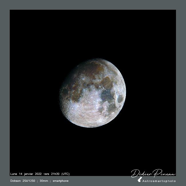 Lune gibbeuse en couleur