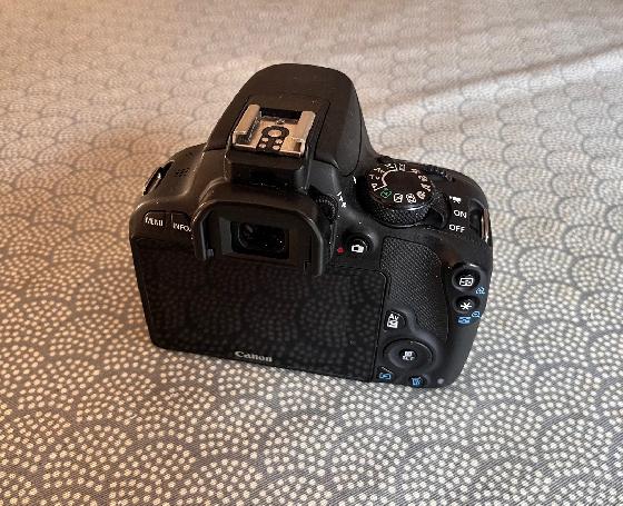 EOS 100D Dos