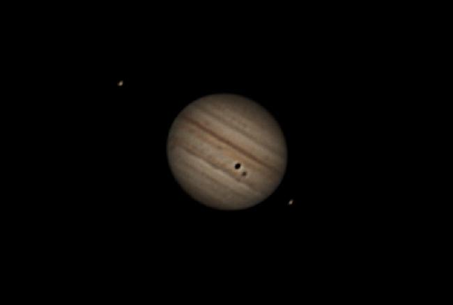 GANYMEDE devant JUPITER