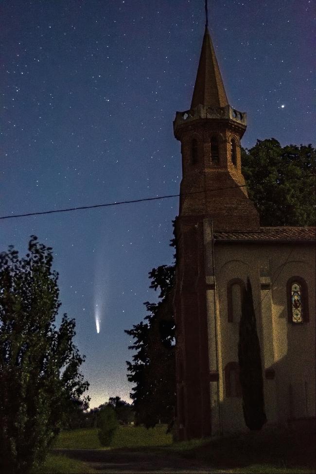 Neowise et l'Eglise d'Aurin