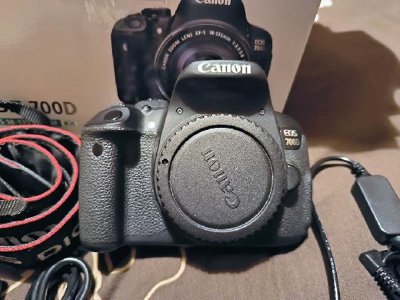 Appareil photo Canon EOS 700D - défiltré partiel + accessoires