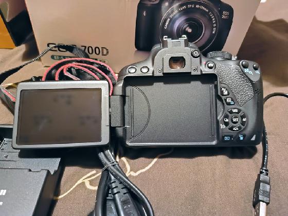 Appareil photo Canon EOS 700D - défiltré partiel + accessoires