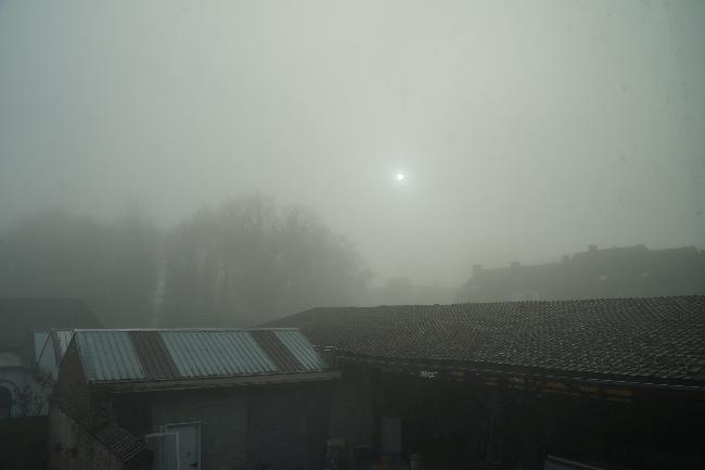 Soleil dans la brume