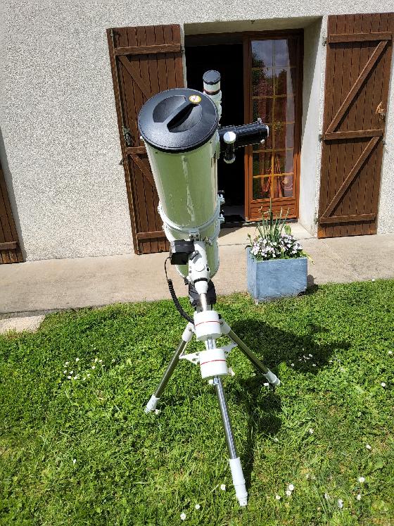 Télescope NEWTON BRESSER 203/1000 et monture équatoriale EXOS2 GoTo