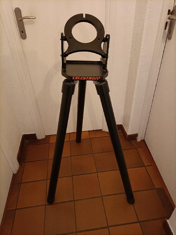 monture à fourche motorisée et trépied celestron C8 