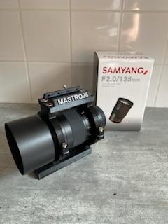 Samyang 135mm NEUF avec collier et accessoires 