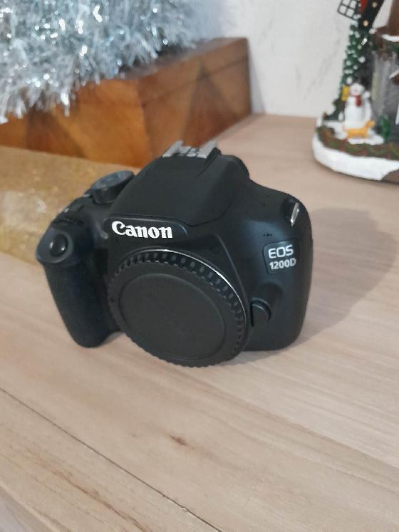 CANON EOS 1200D