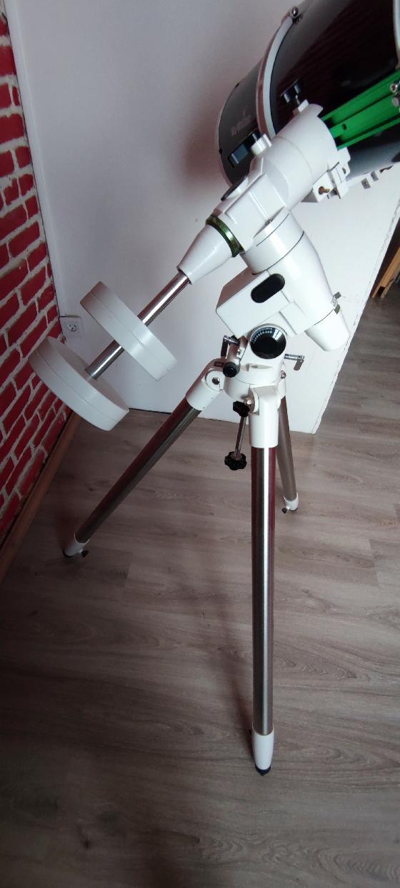 Télescope Sky-watcher 200x1000 + monture NEQ5