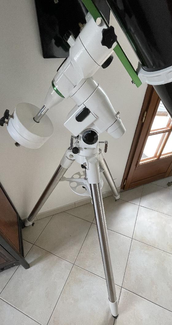 Newton skywatcher 200P + NEQ5 