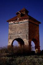 Pigeonnier sous la lune