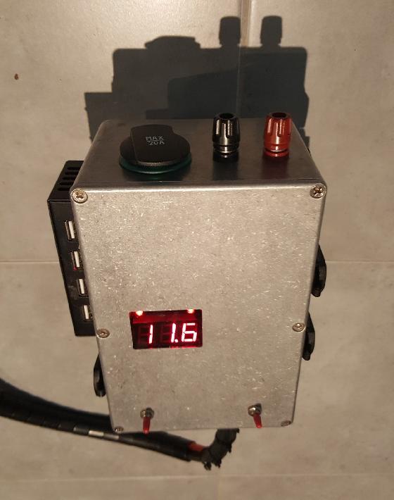 Boîtier alimentation 12V/Hub USB DIY