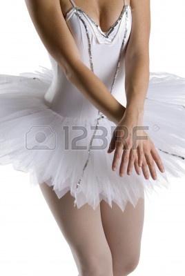 1173717-danseuse-en-tutu-blanc-sur-un-fond-blanc.jpg