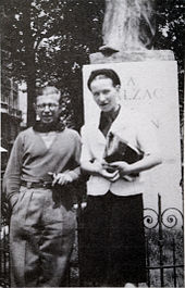 170px-Sartre_and_de_Beauvoir_at_Balzac_Memorial.jpg