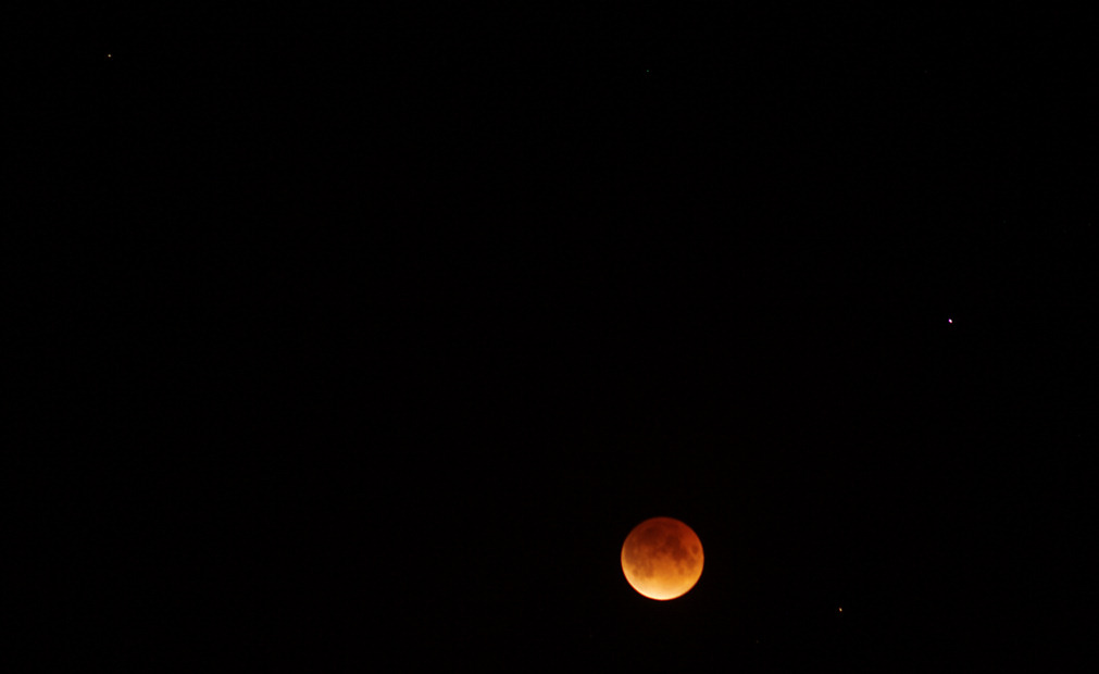 2008_02_21_eclipse_LuneSaturneregulus_56_135mm_10s_200iso_4h43.jpg