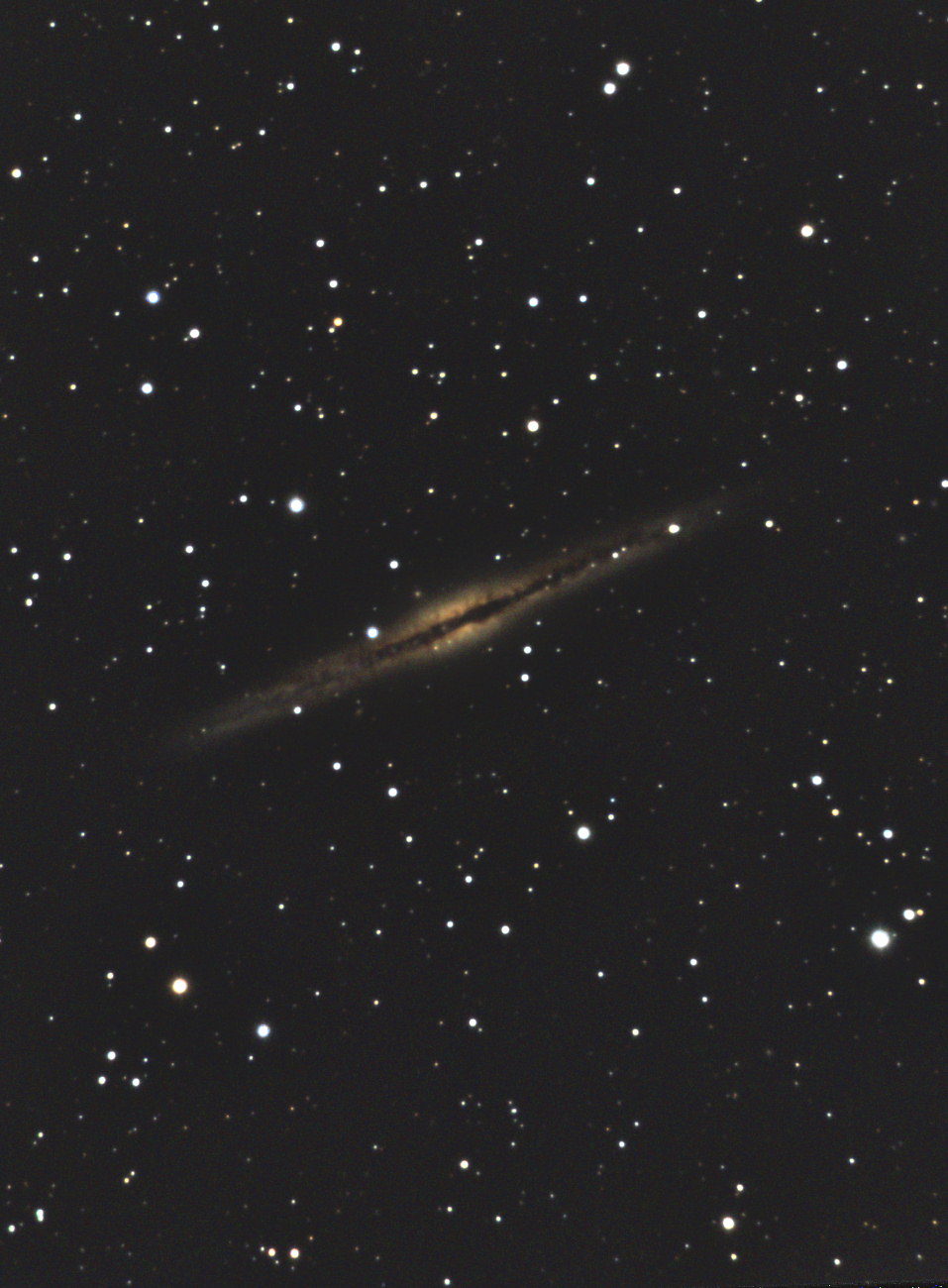 20090929_NGC891_35im_Lum_300s_rvb_fin.jpg