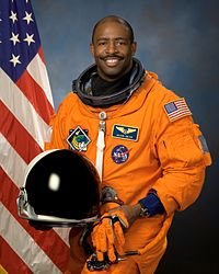 200px-Leland_melvin.jpg