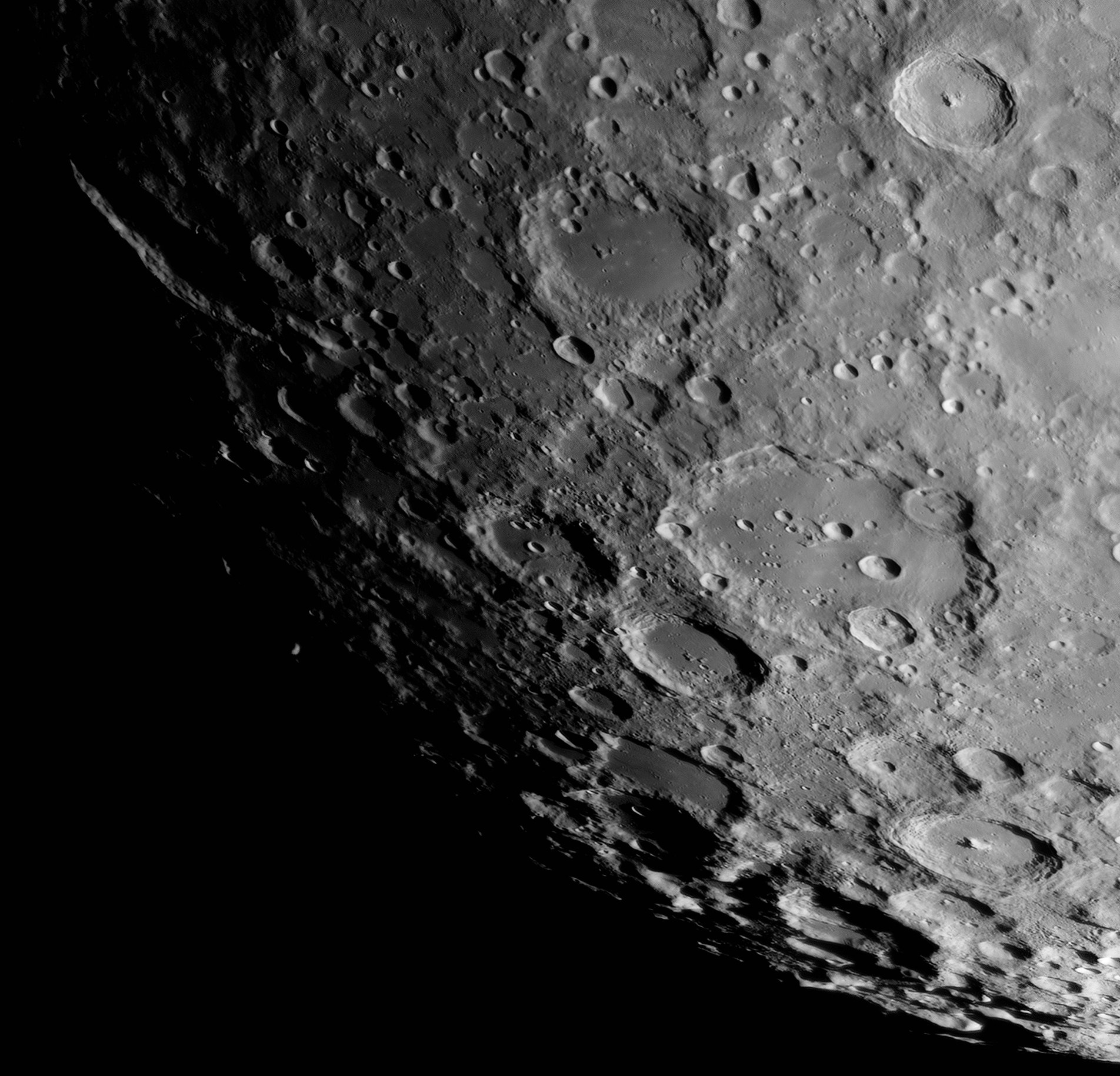 2011_01_15_Lune_region_Clavius_.jpg