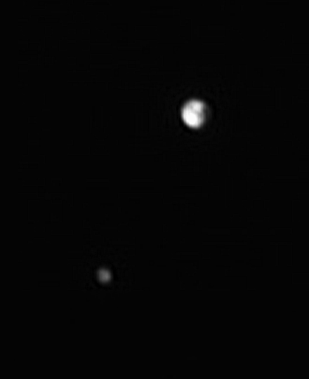 20150609_nh_pluto_charon_4x_20150606_registax.png