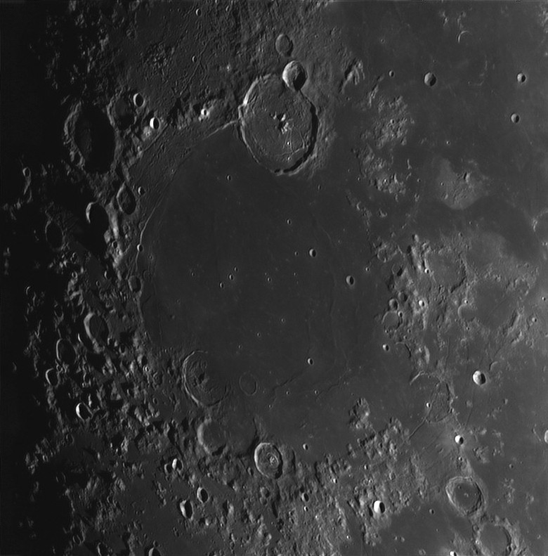 226726Moon215815lapl4ap3215registax1.jpg