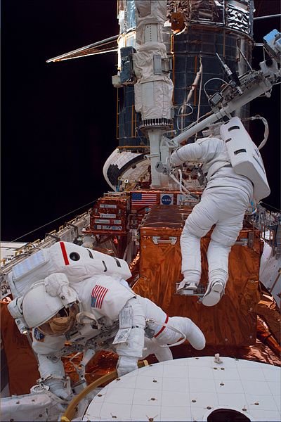 400px-STS-82_Hubble.jpg