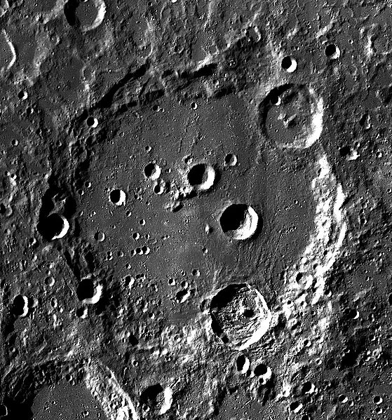 559px-Clavius_LROC.jpg