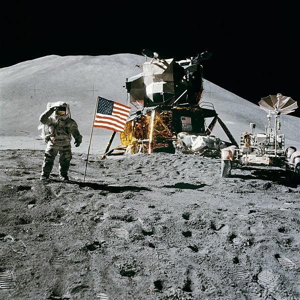 600px-Apollo_15_flag%2C_rover%2C_LM%2C_Irwin.jpg