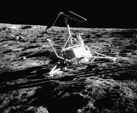 583px-Surveyor_3_on_the_Moon.jpg