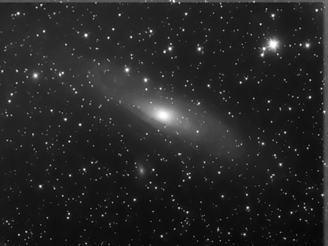 M31%2070mm%20N&B.png