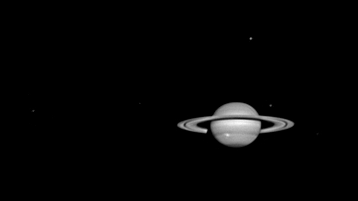 saturne_20101211_r+ir_satellites.jpg