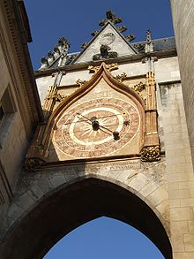 220px-Auxerre_-_Tour_de_l%27horloge_7.jpg