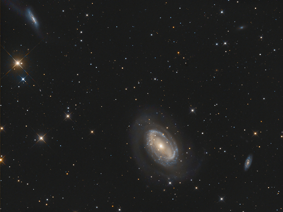 689711Ngc4725V31200.jpg