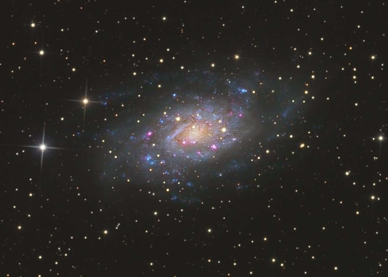 714388NGC2403LRGBfinale3.jpg