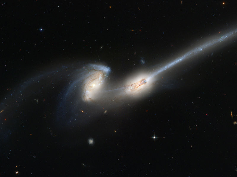 800px-Merging_galaxies_NGC_4676_%28captured_by_the_Hubble_Space_Telescope%29.jpg