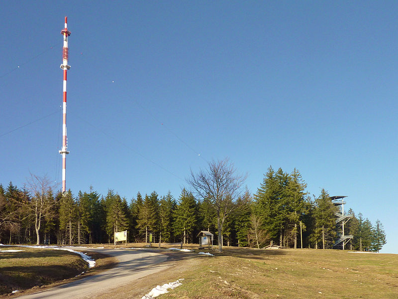 800px-Mont_Bessou_-_Antenne_et_tour.jpg