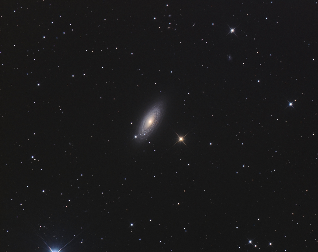 929628Ngc2841web1300pix.jpg