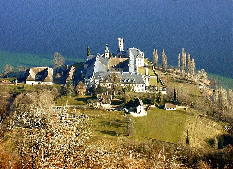 800px-Abbaye_royale_de_Hautecombe_II_-_200501.JPG