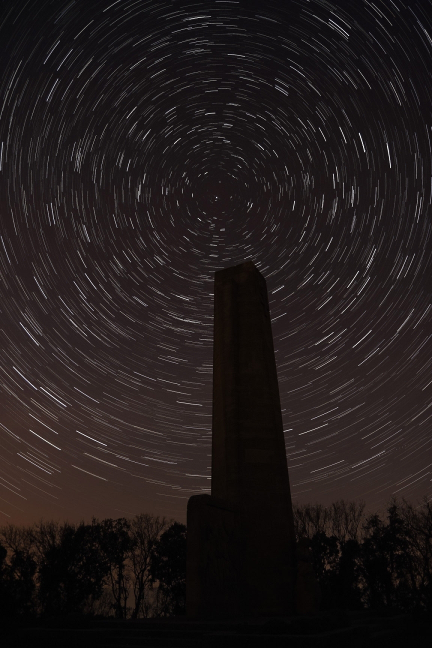 Circumpolaire_Lambesc_Monument_aux_morts_small.jpg