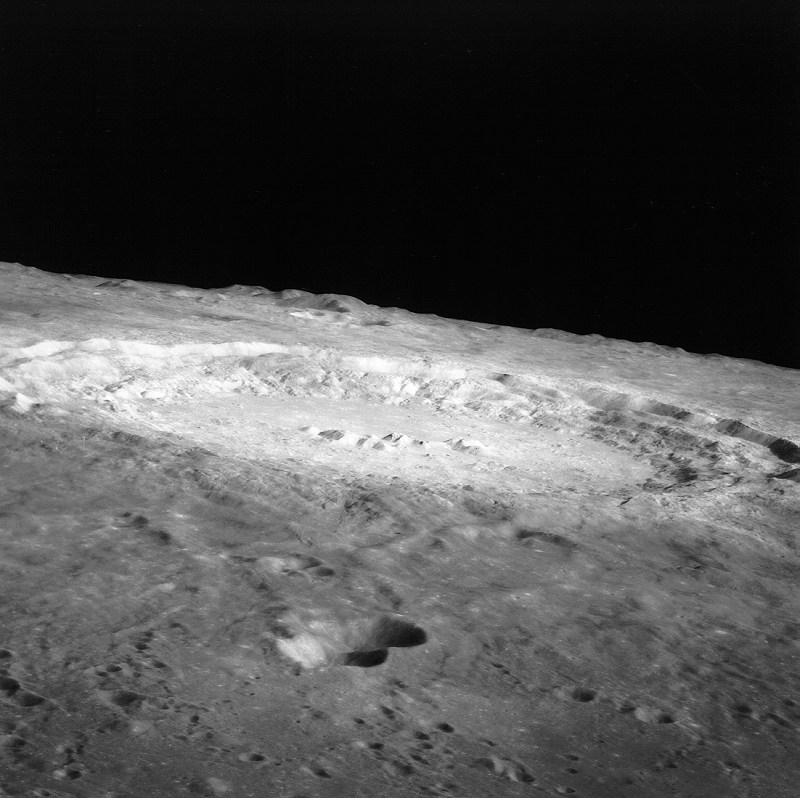 Copernicus_crater_AS12-52-7739.jpg