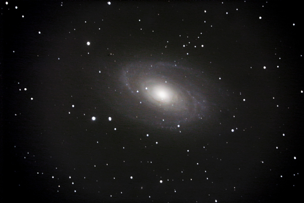 M81_C11_EQ6_GdED80_8x300s_1600ISO_071013_Aniane_Axel_Canicio_Crop_1024.jpg