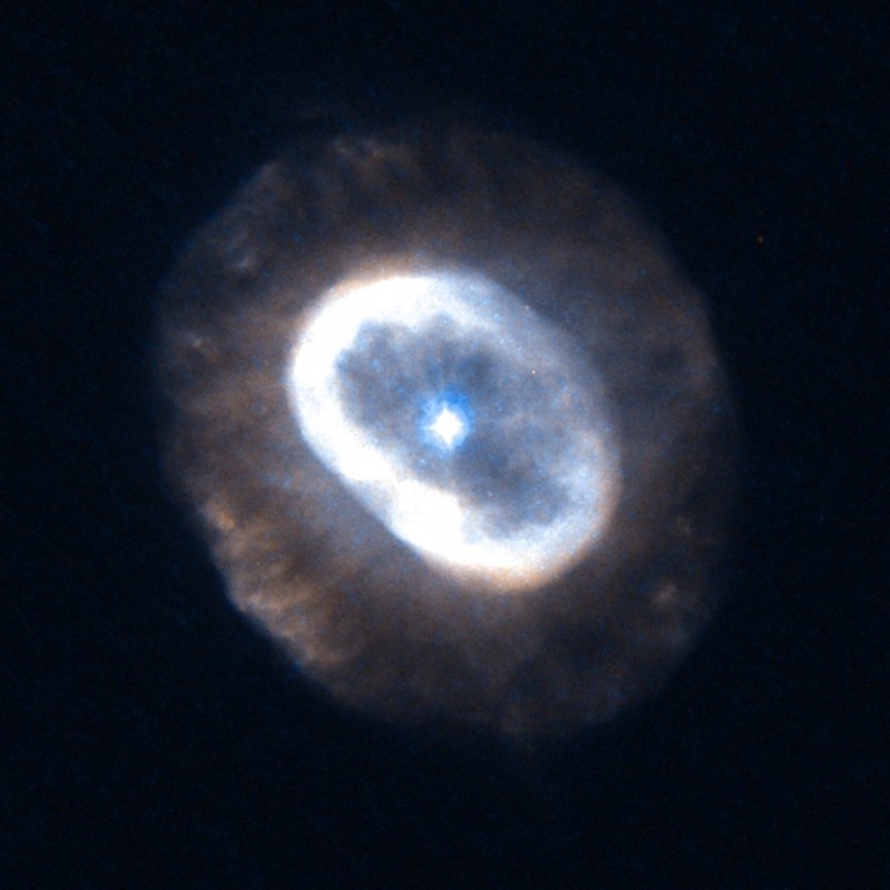 NGC_7662_Hubble_WikiSky.jpg