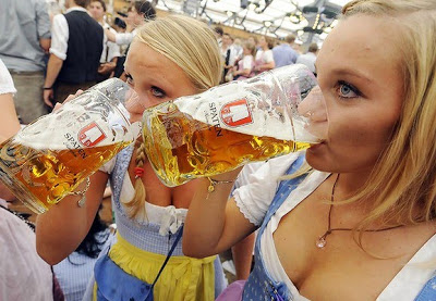 Oktoberfest-girls-2009-1.jpg