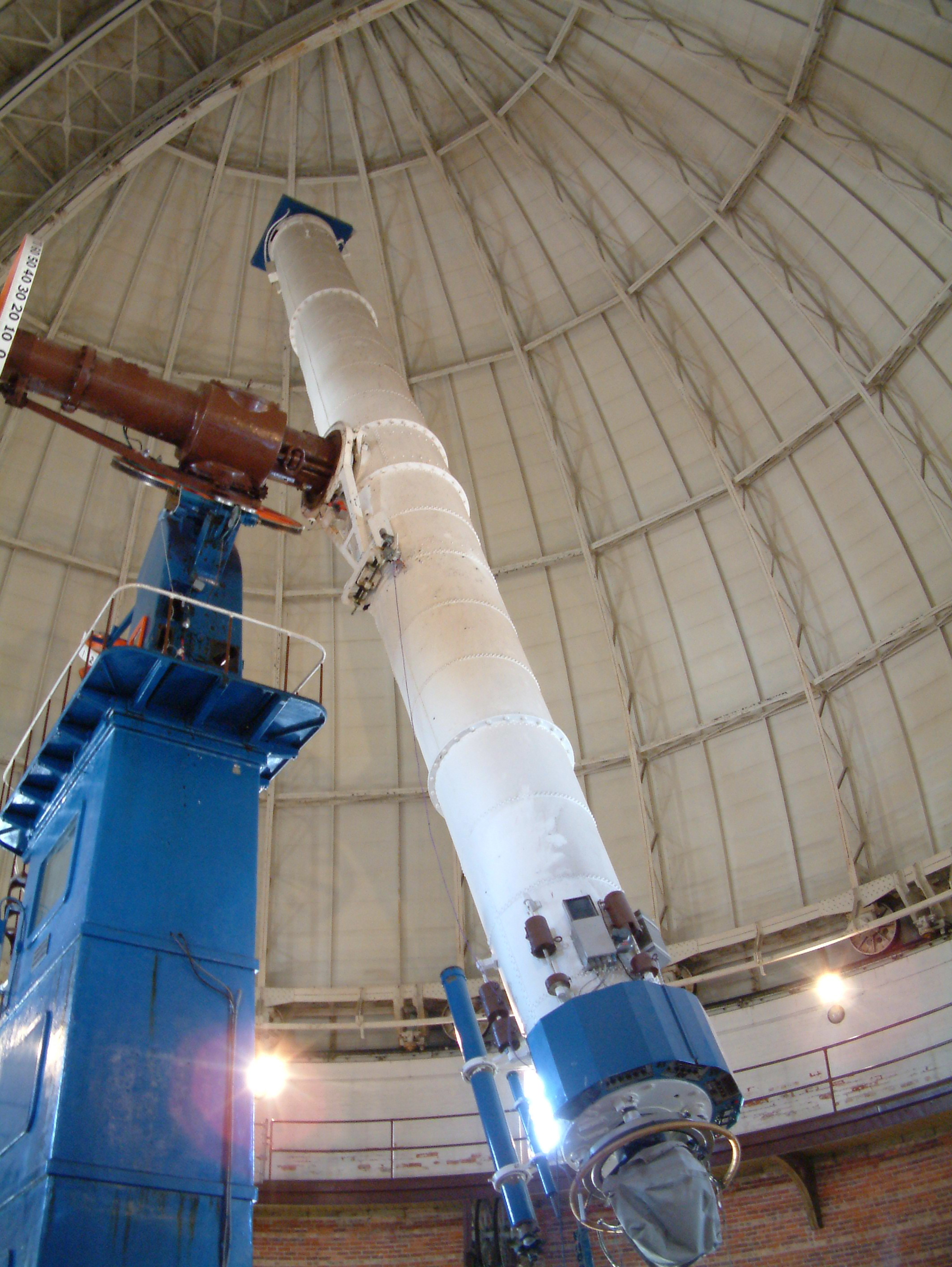 Yerkes_40_inch_Refractor_Telescope-2006.jpg