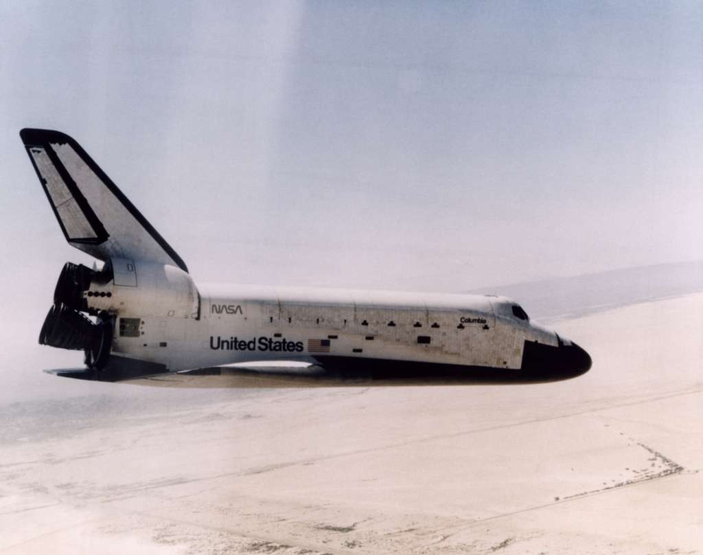 a5e5bc0af0_21379_29372-columbia-14avril1981retour-1ervolnavette-nasa.jpg