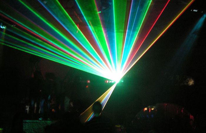 argon-krypton-show_laser-volumetrique-discotheque-tirs-laser-couleur-manhattan-lesoaclub-c.jpg