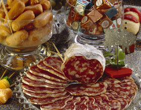 assortiment-de-saucisse-saucisson-et-fromage-zCH176.jpg