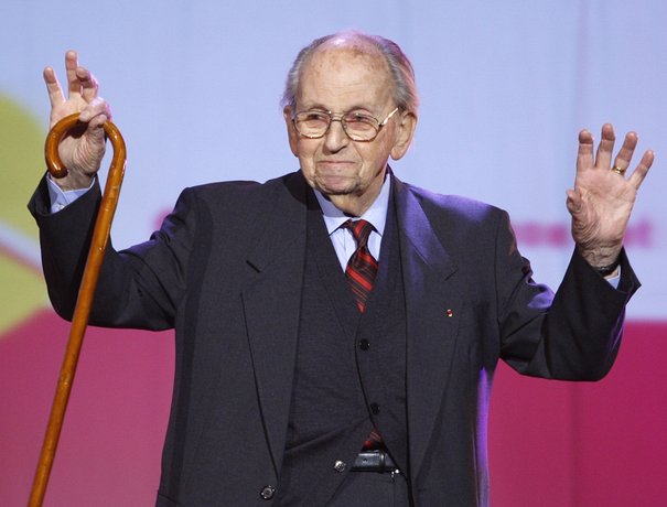 527896_world-war-ii-french-resistance-fighter-raymond-aubrac-attends-a-political-rally-to-support-socialist-candidates-for-the-upcoming-local-elections-in-paris.jpg&sa=X&ei=zi2FT4DmB8jOhAf1k8XACA&ved=0CAoQ8wc&usg=AFQjCNEgCbJcqofLIxYmrIWnDIJ9ABc9xg